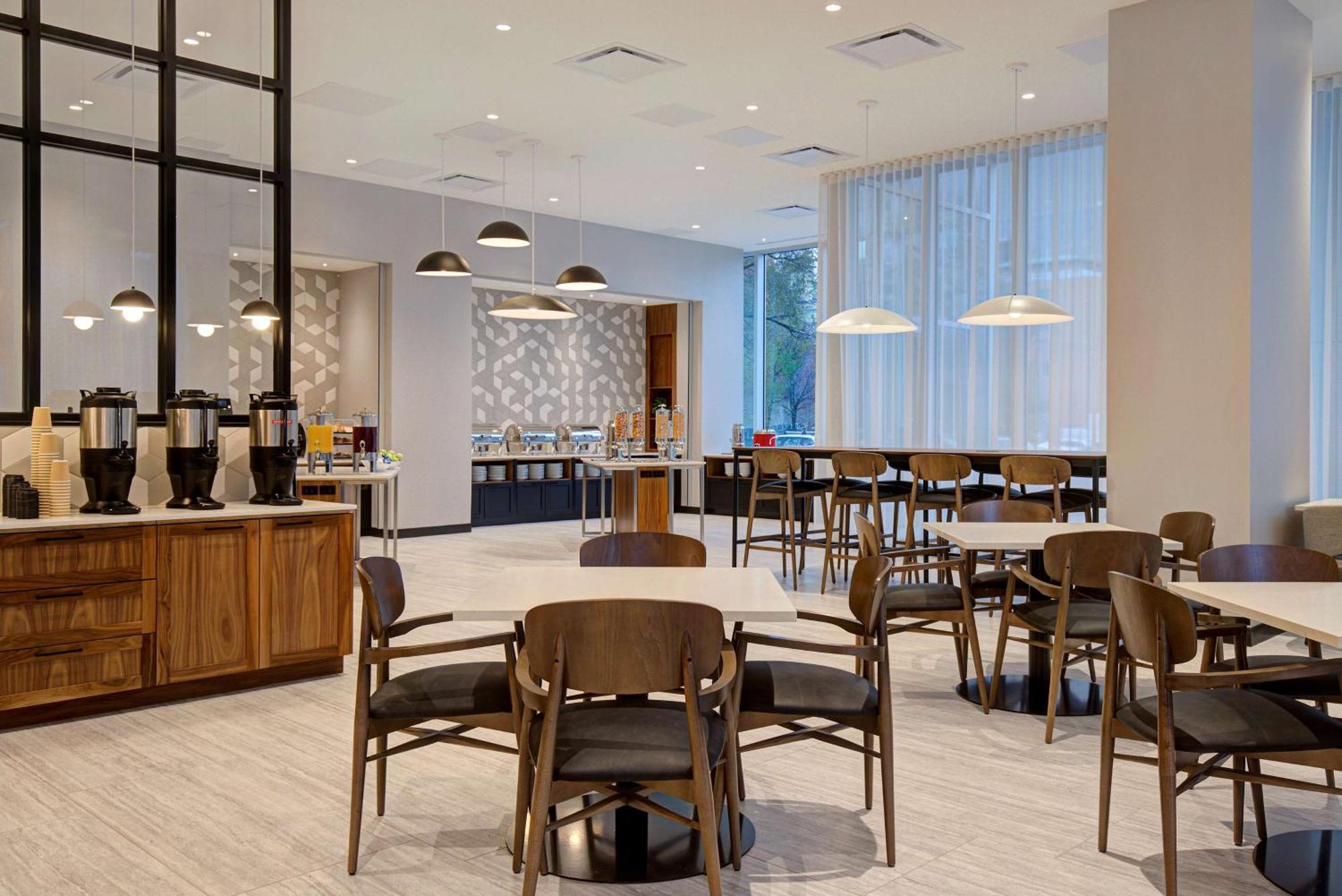 Hampton Inn Montreal Downtown, Qc Exterior foto